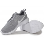 nike grises con verde
