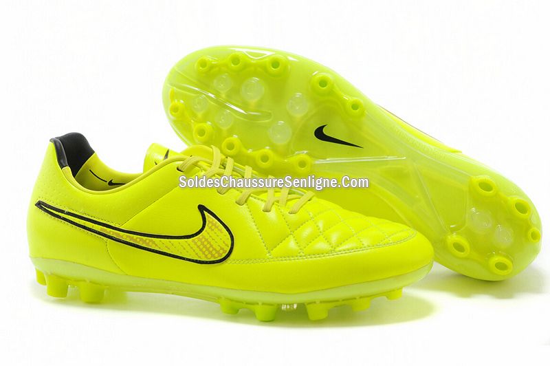 chaussure de foot nike noir
